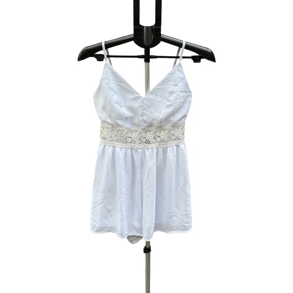 Just Polly NY White Woman's Romper Size M- Lace Accent With Adjustable Straps - Picture 1 of 5